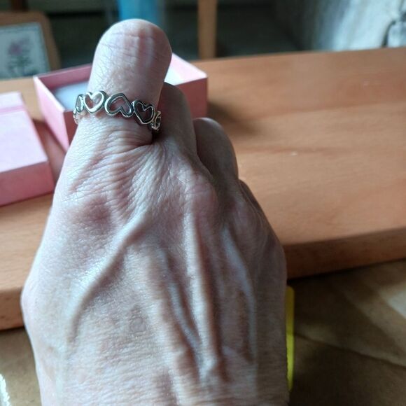 Sterling Silver Heart Band Ring - Size 7 & 8 - Picture 3 of 13
